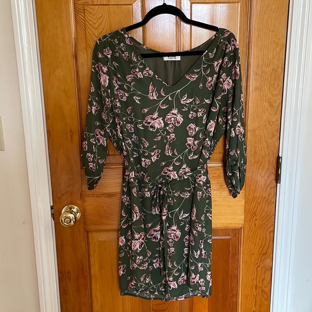 Stitch Fix Verse Dress Large Green with Dusty Rose Colored Flowers